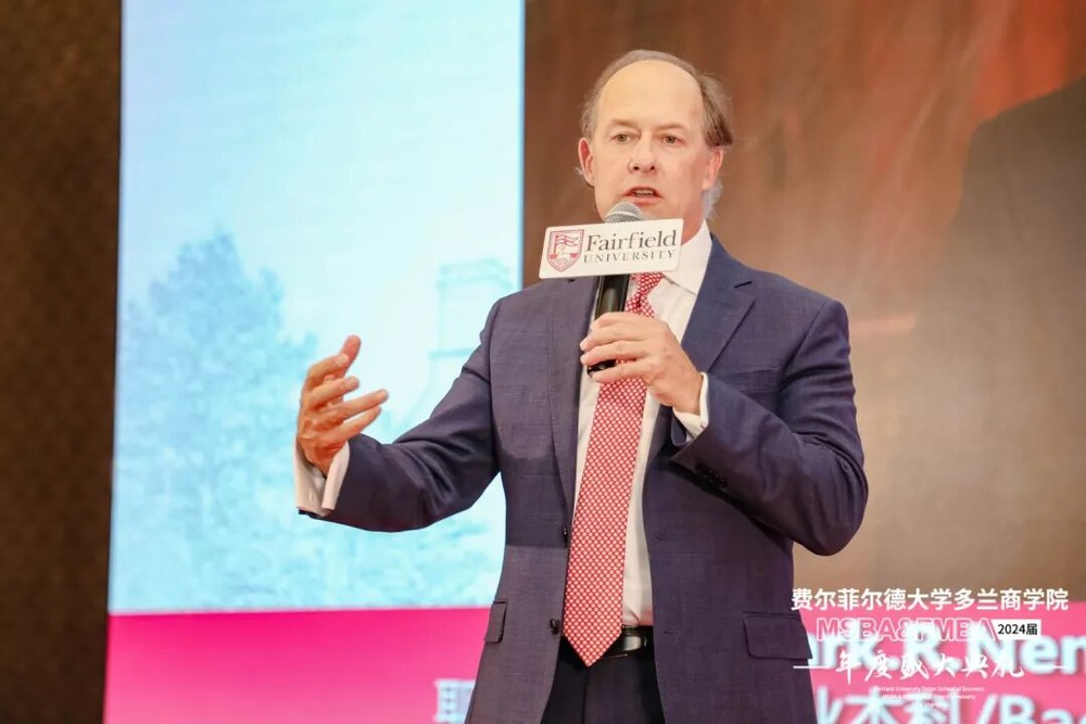 典礼回顾|知识与荣耀的交织：费尔菲尔德大学年度盛典